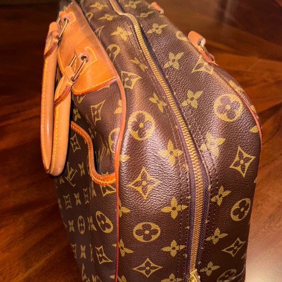 Like new Louis Vuitton bag and matching wallet - Picture 4 of 5
